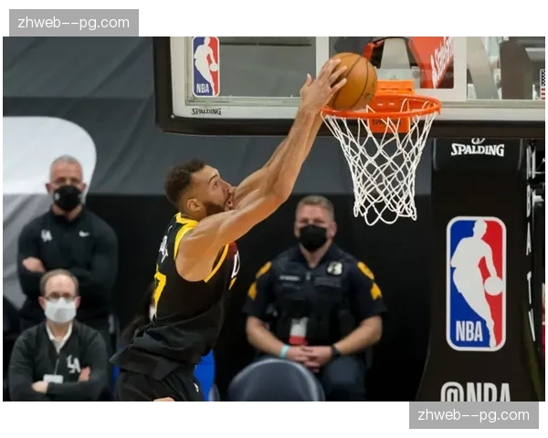 爵士进攻效率联盟倒数，缺乏持球点影响半场阵地战